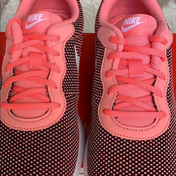 WMNS NIKE TANJUN black/white-pink gaze - Picture 9 of 16